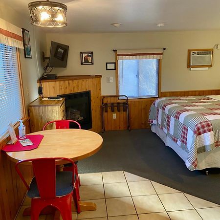 Betsie Riverside Resort Benzonia Экстерьер фото