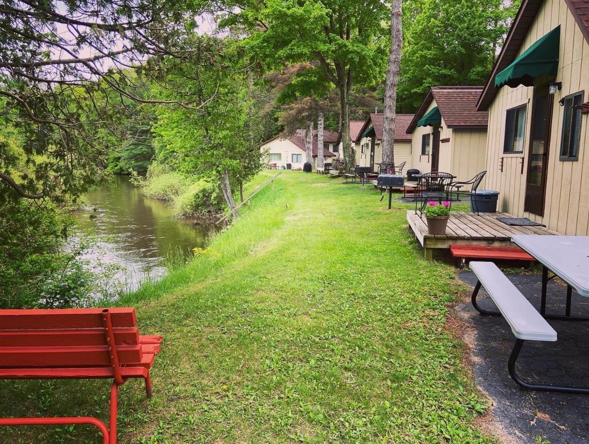 Betsie Riverside Resort Benzonia Экстерьер фото