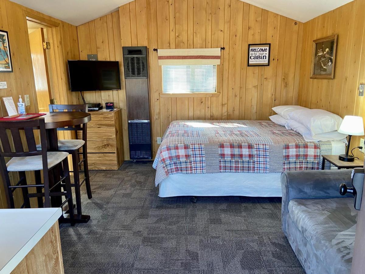 Betsie Riverside Resort Benzonia Экстерьер фото