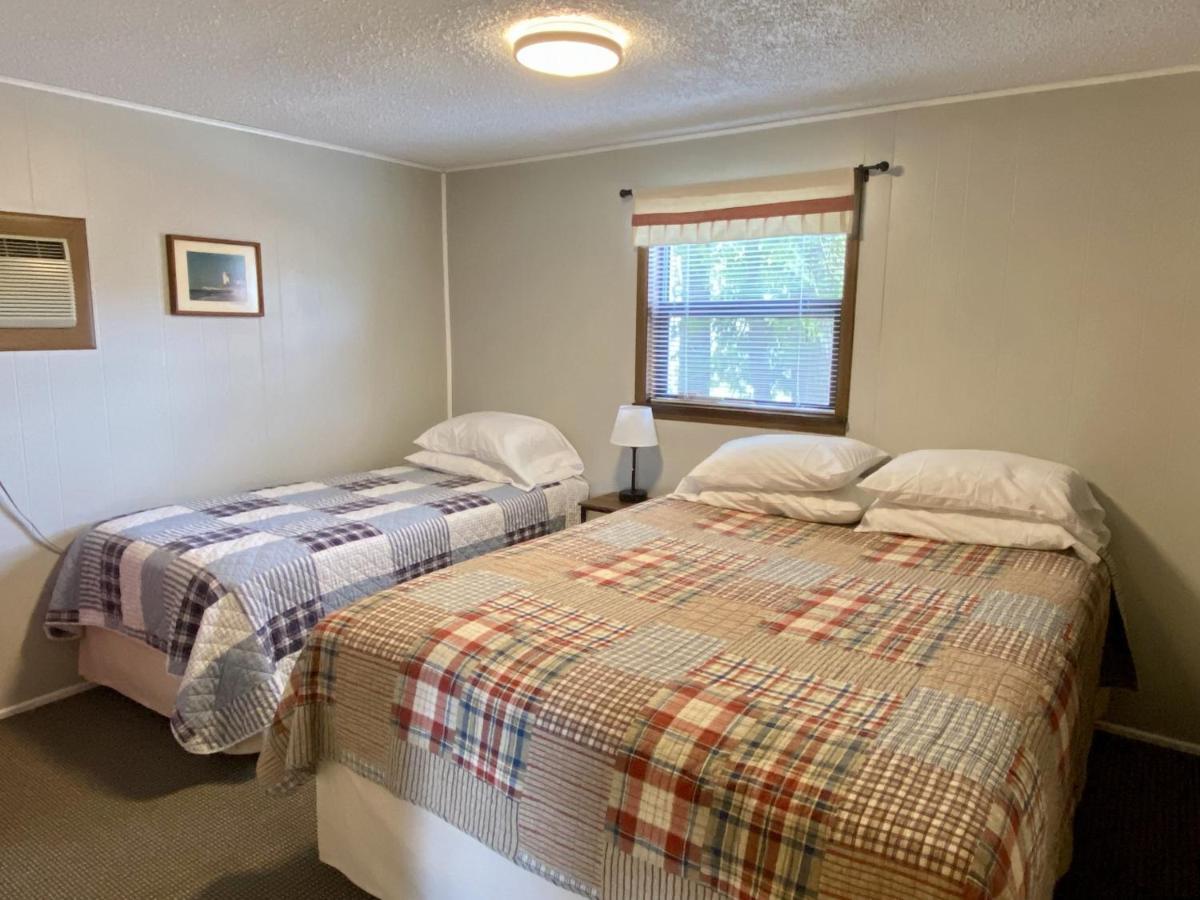 Betsie Riverside Resort Benzonia Экстерьер фото