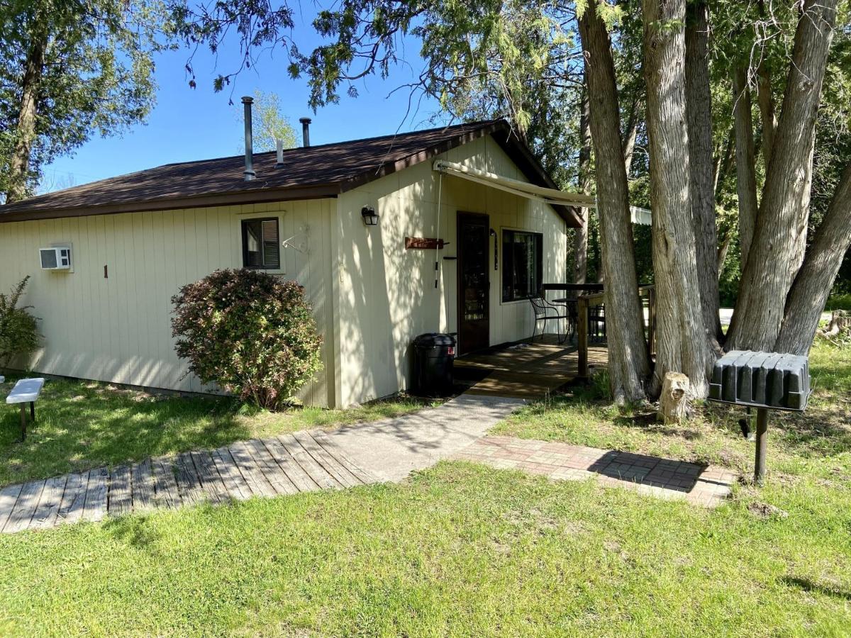Betsie Riverside Resort Benzonia Экстерьер фото