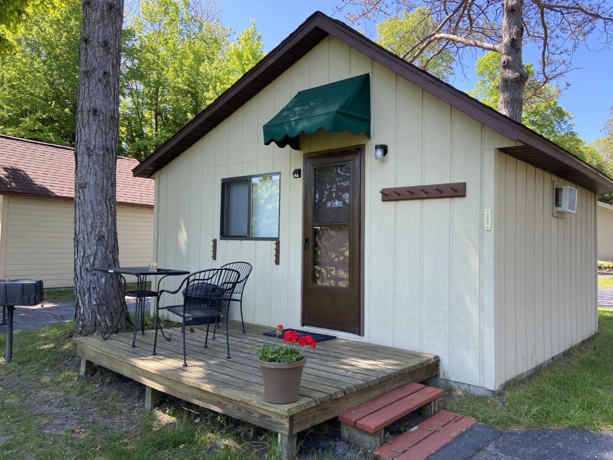 Betsie Riverside Resort Benzonia Экстерьер фото