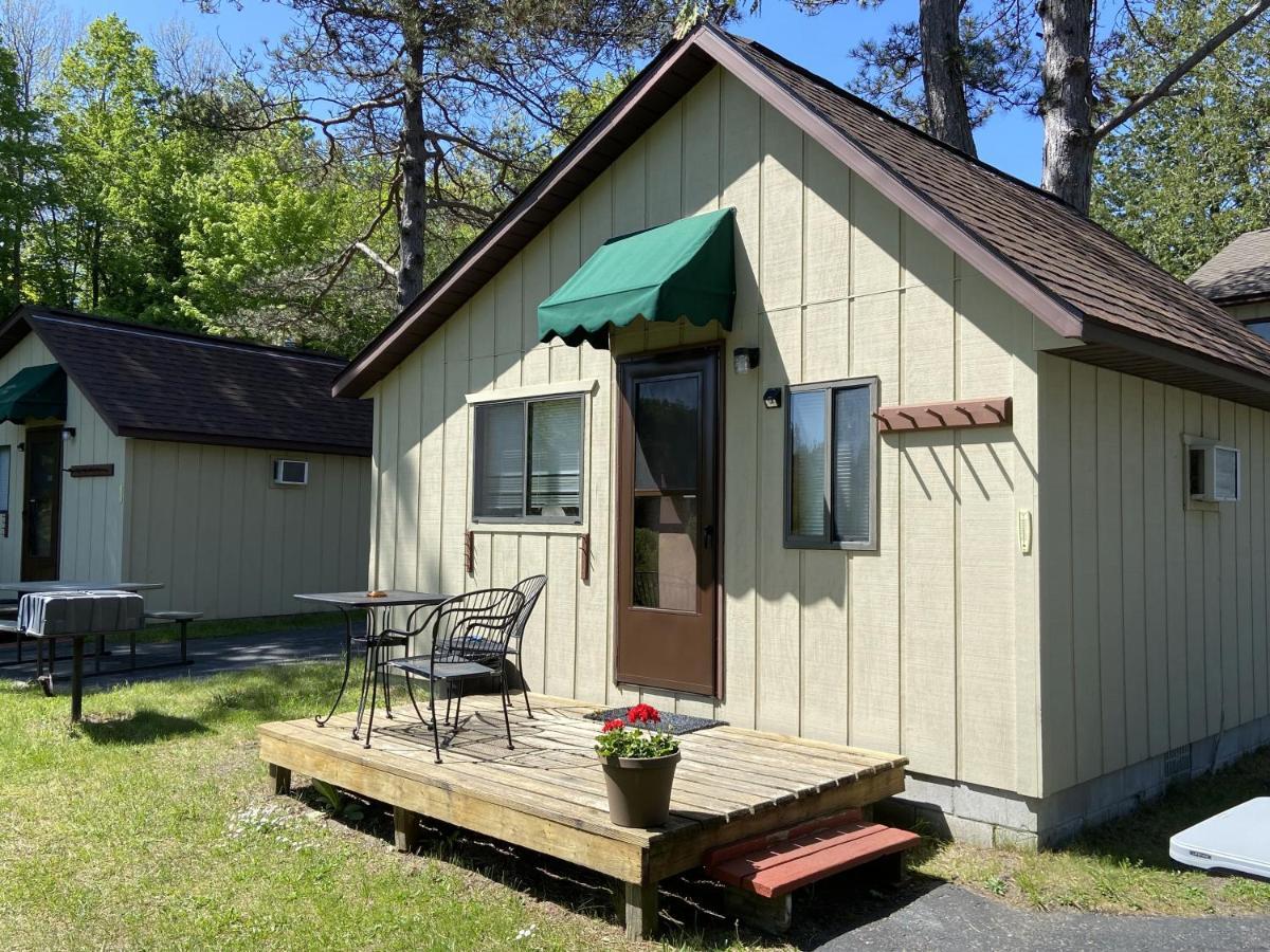 Betsie Riverside Resort Benzonia Экстерьер фото
