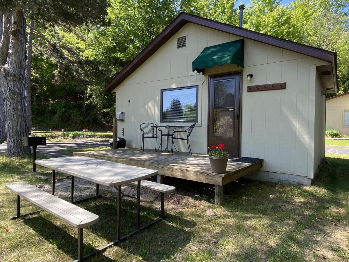 Betsie Riverside Resort Benzonia Экстерьер фото
