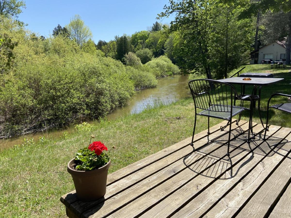 Betsie Riverside Resort Benzonia Экстерьер фото