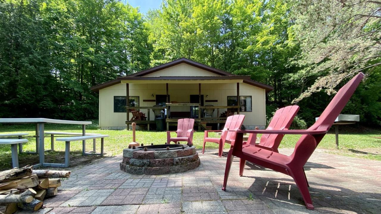 Betsie Riverside Resort Benzonia Экстерьер фото