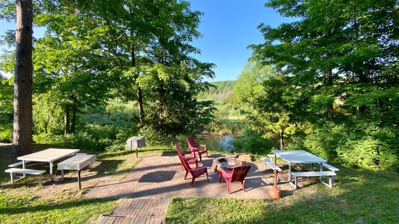 Betsie Riverside Resort Benzonia Экстерьер фото