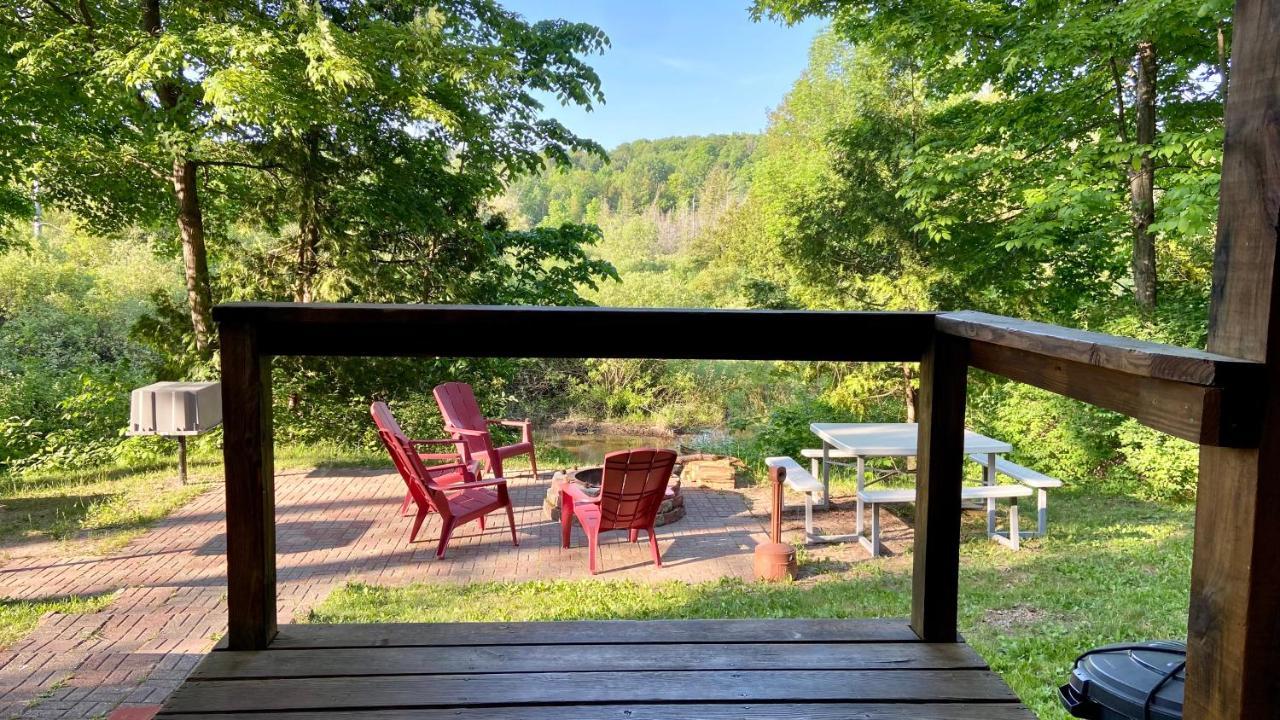 Betsie Riverside Resort Benzonia Экстерьер фото