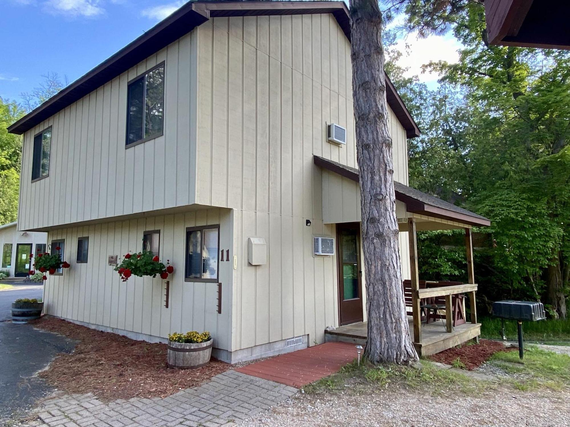 Betsie Riverside Resort Benzonia Экстерьер фото