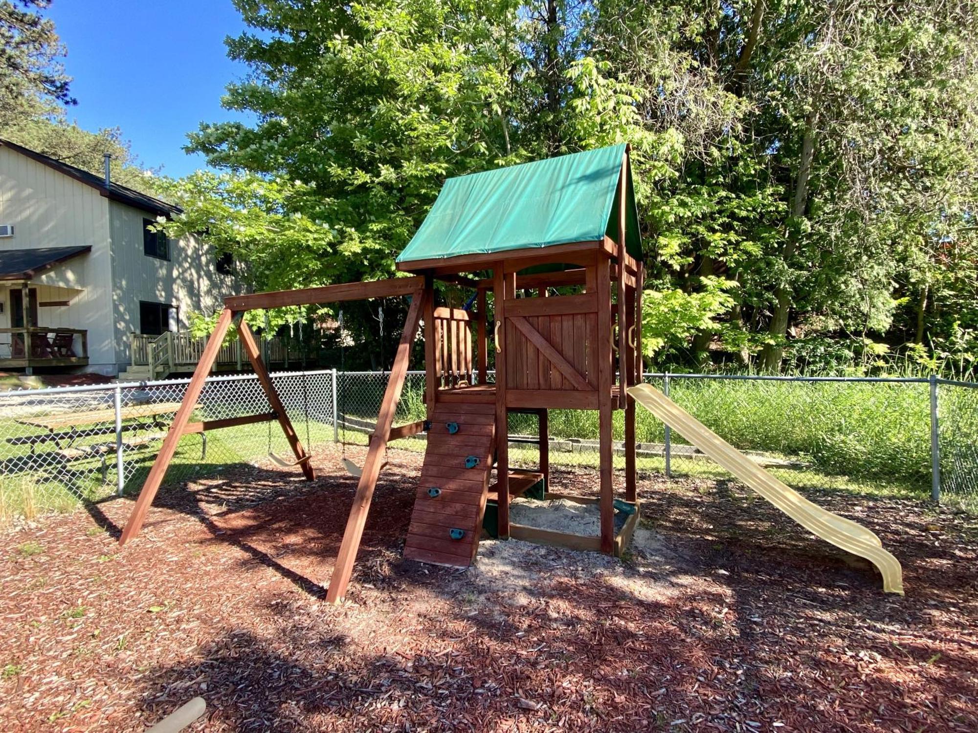 Betsie Riverside Resort Benzonia Экстерьер фото