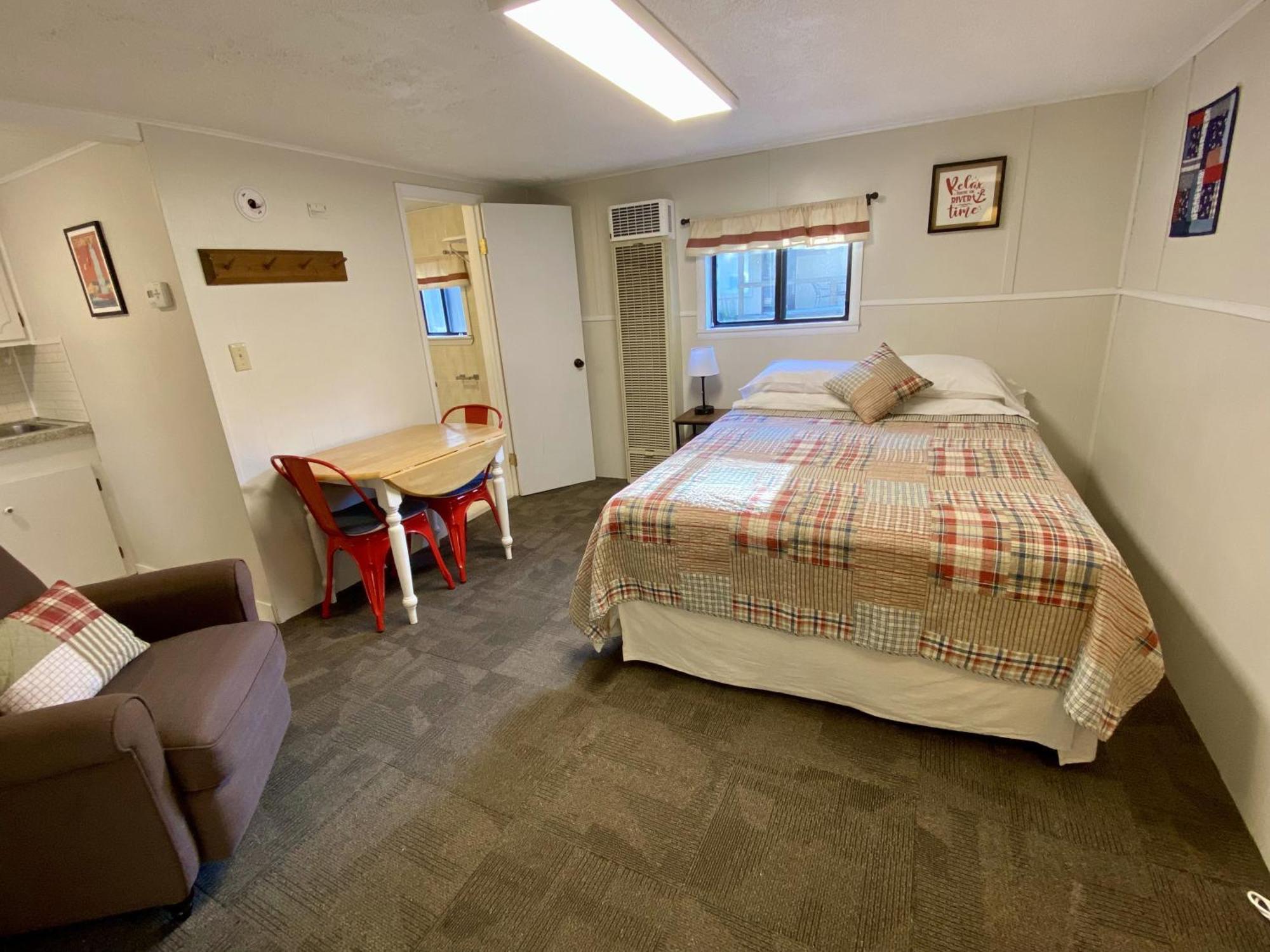 Betsie Riverside Resort Benzonia Экстерьер фото